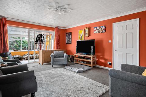 2 bedroom detached bungalow for sale, Chaucer Close, Bicester, OX26
