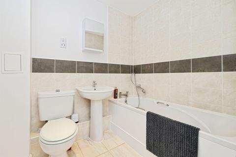 2 bedroom apartment for sale, Raven Close, Watford