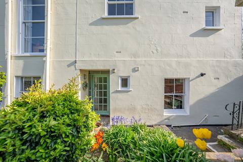 2 bedroom flat for sale, Wellington Square, Cheltenham, GL50 4JS