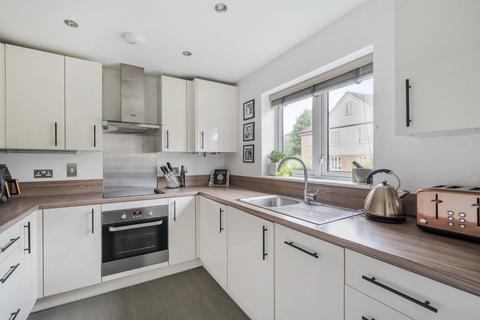 2 bedroom end of terrace house for sale, Weydon Lane, Farnham, Surrey, GU9