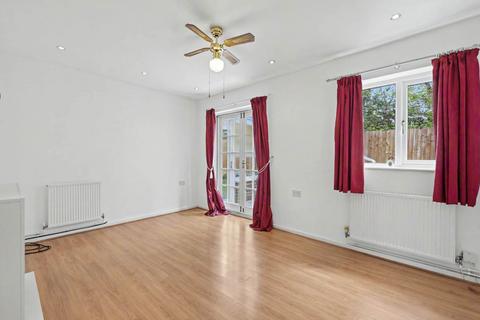 2 bedroom bungalow for sale, Leete Place, Royston,