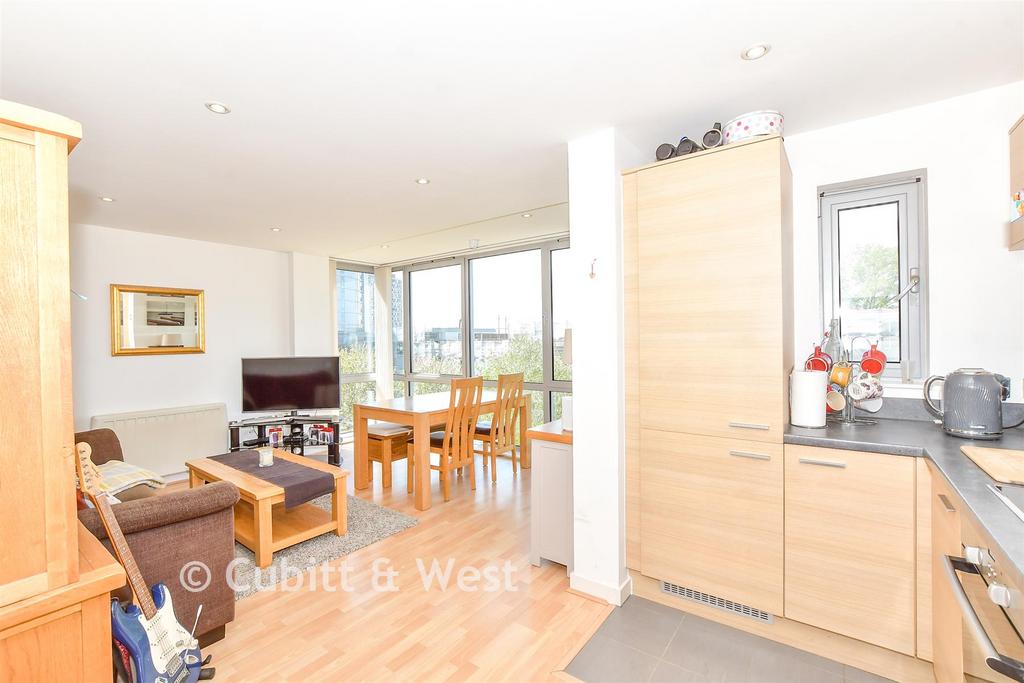 Lounge/Kitchen