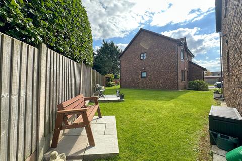 2 bedroom ground floor flat for sale, Brimstage Road, Heswall, CH60