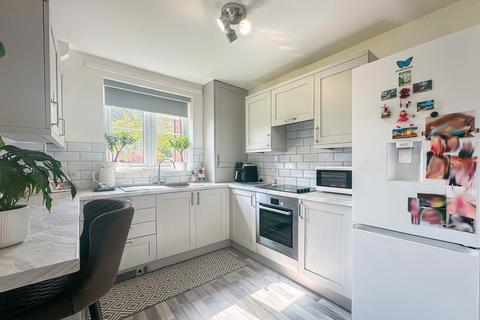 2 bedroom ground floor flat for sale, Brimstage Road, Heswall, CH60