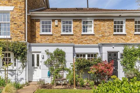 Chester Close, London SW13