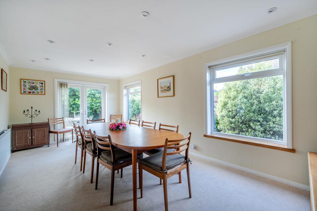 Highfield Road, West Byfleet, KT14 4 bed bungalow for sale - £950,000
