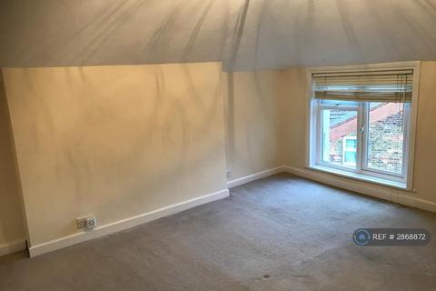 Studio to rent, Victoria Road North, Portsmouth, PO5