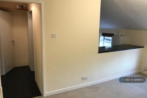 Studio to rent, Victoria Road North, Portsmouth, PO5