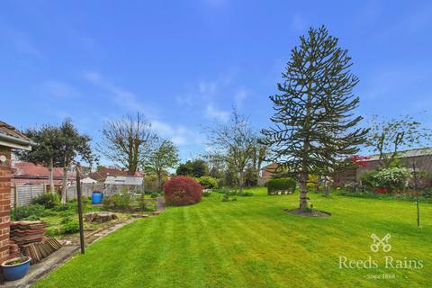 3 bedroom detached house for sale, St. Michaels Mount, West Yorkshire WF12