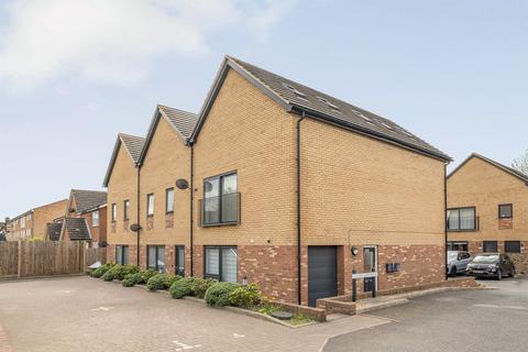 3 bedroom maisonette for sale, Golden Lion Mews, London Colney, St. Albans
