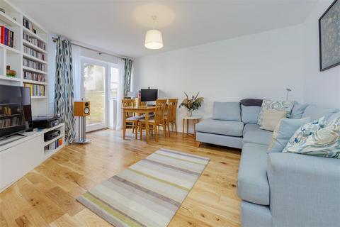 1 bedroom flat for sale, Byron Mews, Hampstead