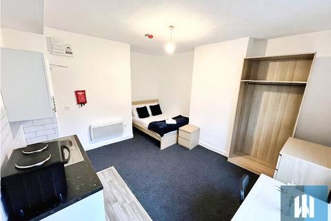 Studio to rent, Brooke Street, Rastrick, Brighouse, HD6