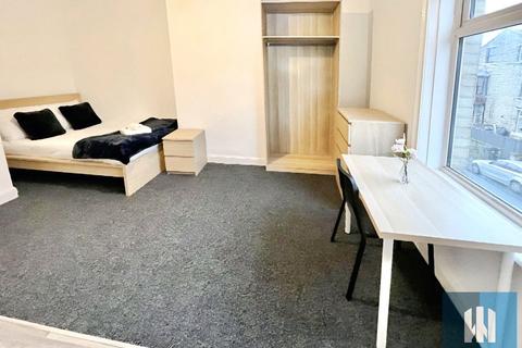 Studio to rent, Brooke Street, Rastrick, Brighouse, HD6