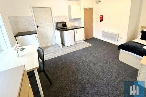 Studio to rent, Brooke Street, Rastrick, Brighouse, HD6