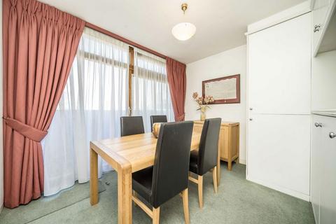 3 bedroom flat for sale, Barbican, London EC2Y