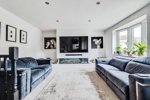 4 bedroom detached house for sale, Southernwood Drive, Swindon