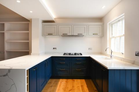 2 bedroom apartment to rent, Kings Road Windsor SL4