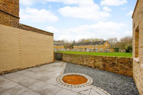 2 bedroom apartment to rent, Kings Road Windsor SL4