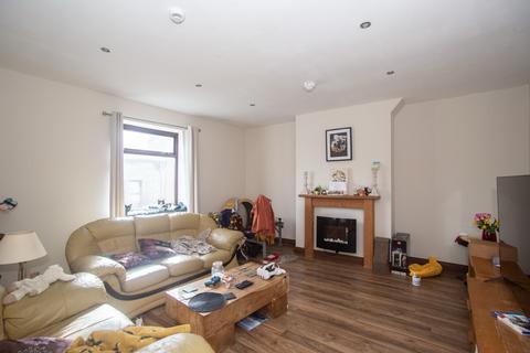 3 bedroom flat for sale, High Street, Lees OL4