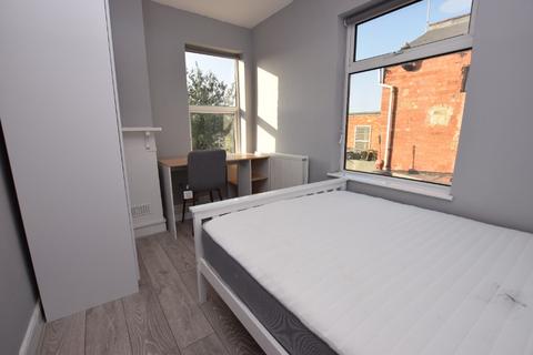 1 bedroom in a house share to rent, Overstone Road, Northampton NN1