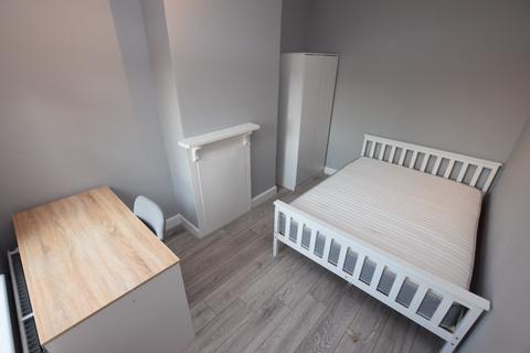 1 bedroom in a house share to rent, Overstone Road, Northampton NN1
