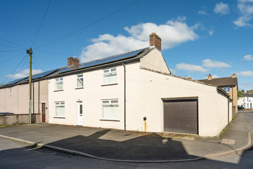 2 bedroom semi-detached house for sale