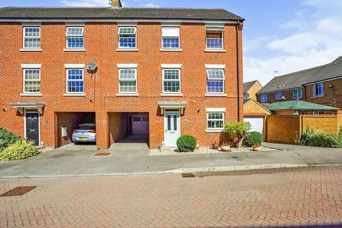 6 bedroom semi-detached house for sale, Cormorant Way, Leighton Buzzard