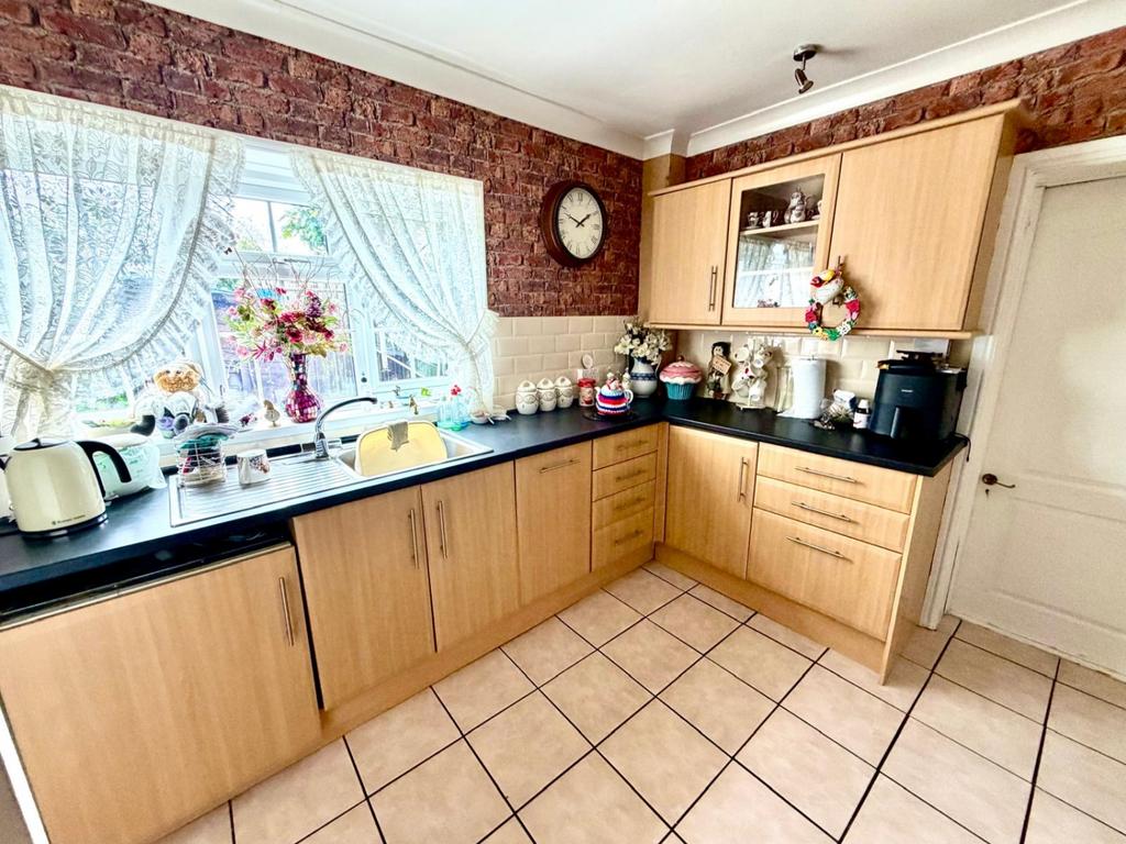 Riverside Place Stanwell, Middlesex, TW19 - View 4