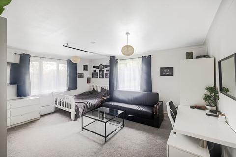 Fairbairn Close, Purley, CR8