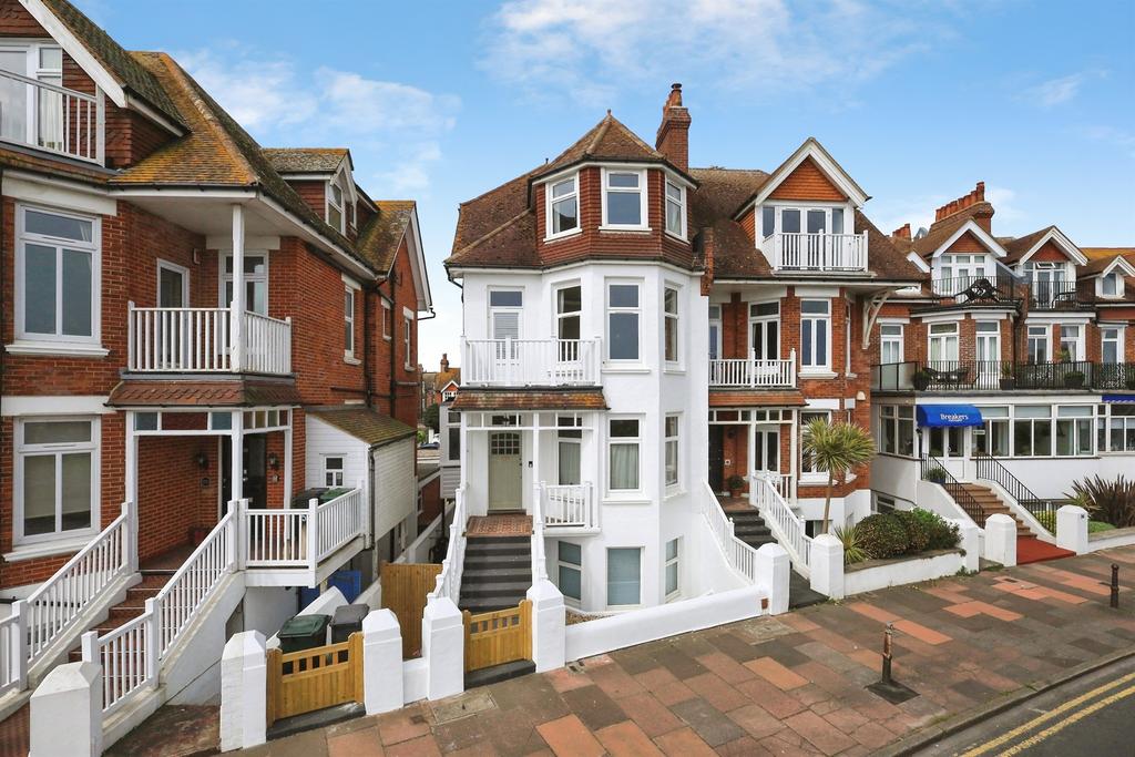 6 bedroom townhouse for sale