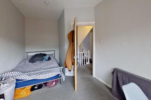 5 bedroom terraced house to rent, Manor Drive, Hyde Park, Leeds, West Yorkshire