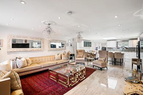 Larch Crescent, Hayes