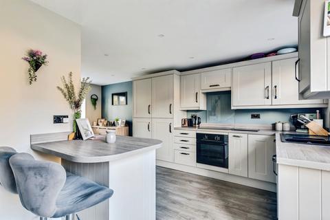 3 bedroom end of terrace house for sale, Stocks Lane, Carterton