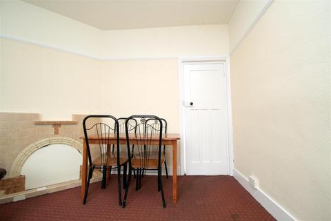 4 bedroom terraced house to rent, Leighton Avenue, London