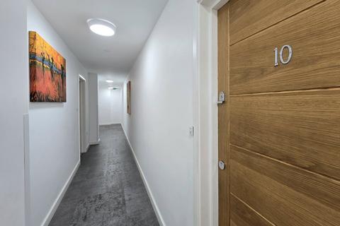 Flat - Kingsley Park Terrace, Northampton NN2