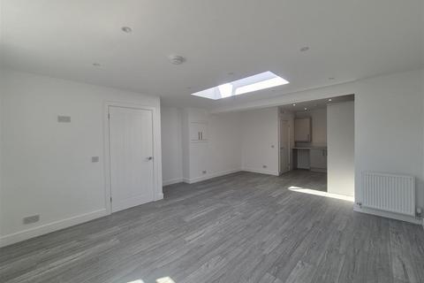 Studio to rent, High Street, Brockmoor, Brierley Hill