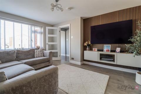 3 bedroom detached house for sale, Kirkcroft Avenue, Killamarsh, Sheffield, S21