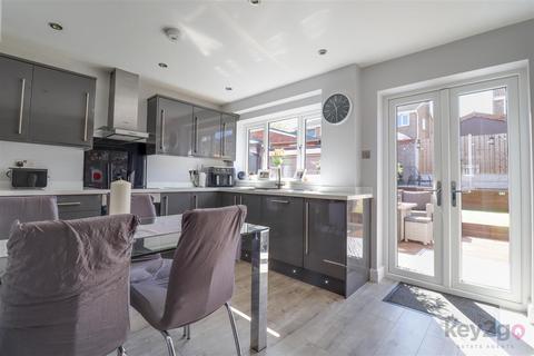 3 bedroom detached house for sale, Kirkcroft Avenue, Killamarsh, Sheffield, S21