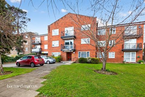 Studio for sale, Oakleigh Park North, London