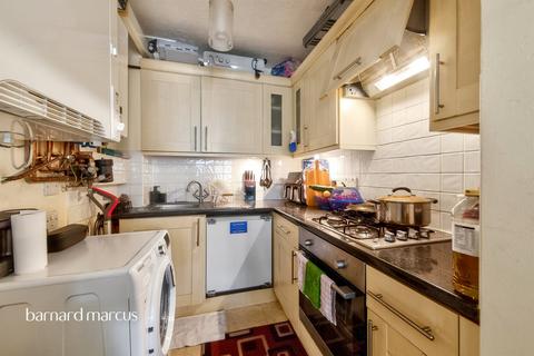 Studio for sale, Oakleigh Park North, London