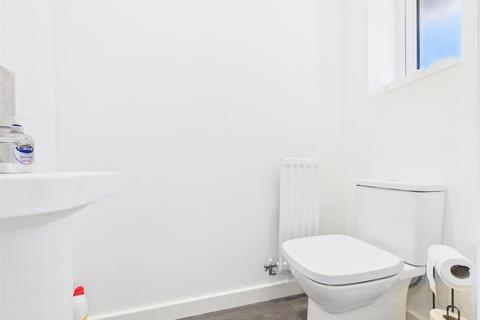 3 bedroom semi-detached house to rent, Spindle Way, Hardwicke, Gloucester
