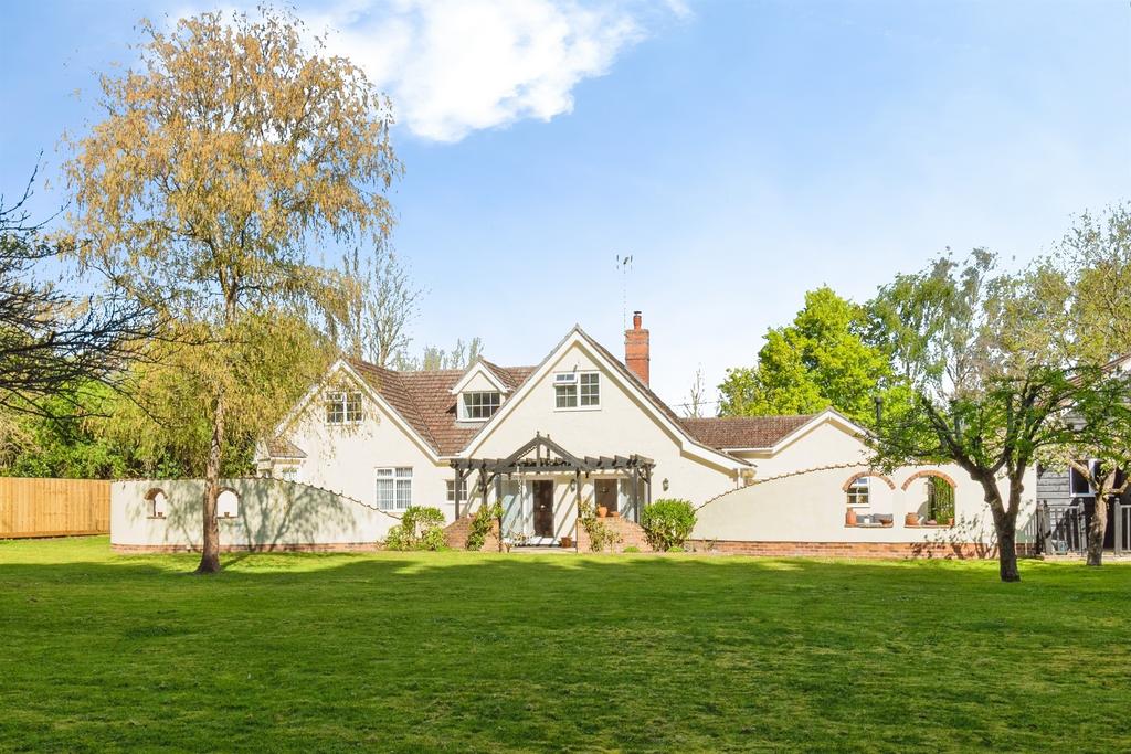 5 bedroom detached house for sale