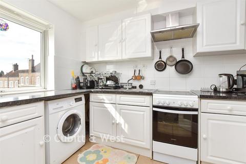 2 bedroom flat for sale, Station Approach, Belmont, Sutton, Surrey