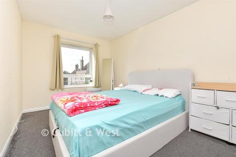 2 bedroom flat for sale, Station Approach, Belmont, Sutton, Surrey