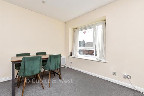 2 bedroom flat for sale, Station Approach, Belmont, Sutton, Surrey