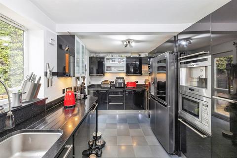 4 bedroom detached house for sale, Thellusson Way, Rickmansworth