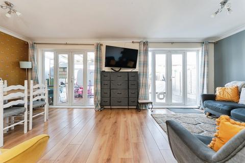 4 bedroom semi-detached house for sale, Laburnum Close, Red Lodge, Bury St. Edmunds