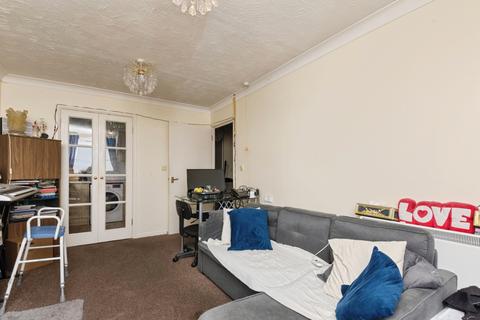 2 bedroom retirement property for sale, Station Road, Clacton-on-sea, CO15