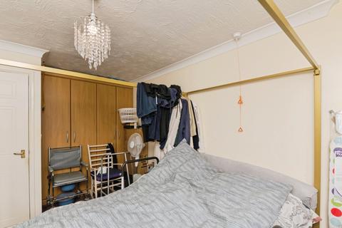 2 bedroom retirement property for sale, Station Road, Clacton-on-sea, CO15