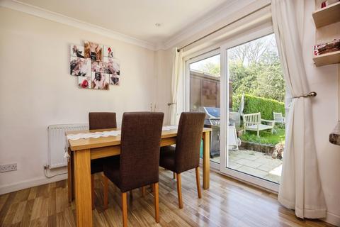 3 bedroom semi-detached house for sale, Applegarth Avenue, Guildford, Surrey, GU2